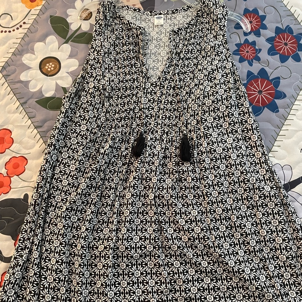 Old Navy (M) black and white dress